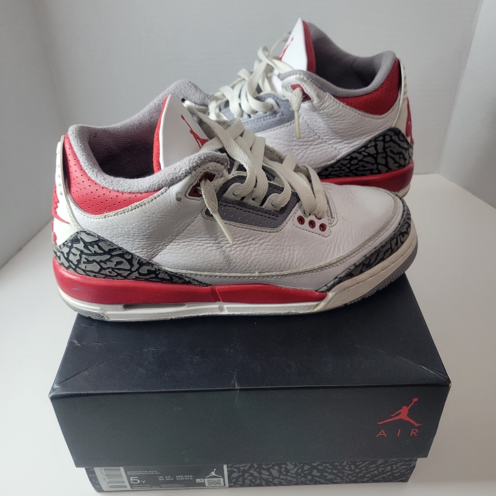 AIR JORDAN 3 RETRO big kids size 5